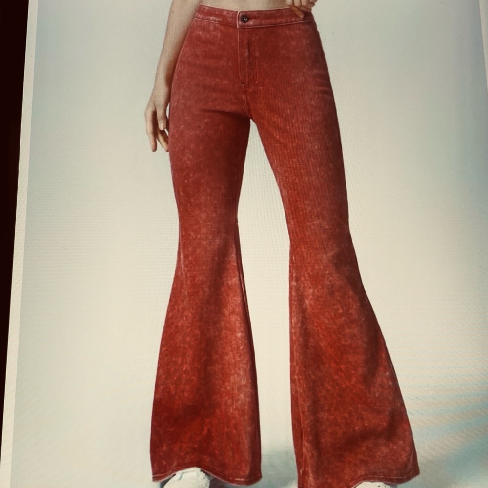 MEDIUM.  HALARA FLEX STRETCHY WIDE LEG FLARE JEANS